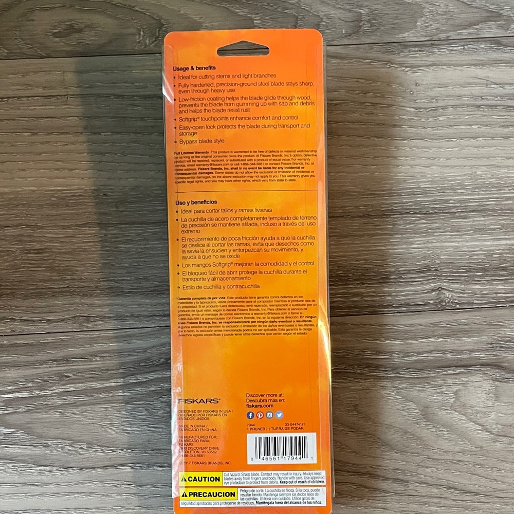 Fiskars Pruner with Black and Orange Handle - Picture 3 of 4